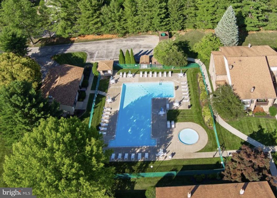 RAINTREE CONDOMINI - Residential