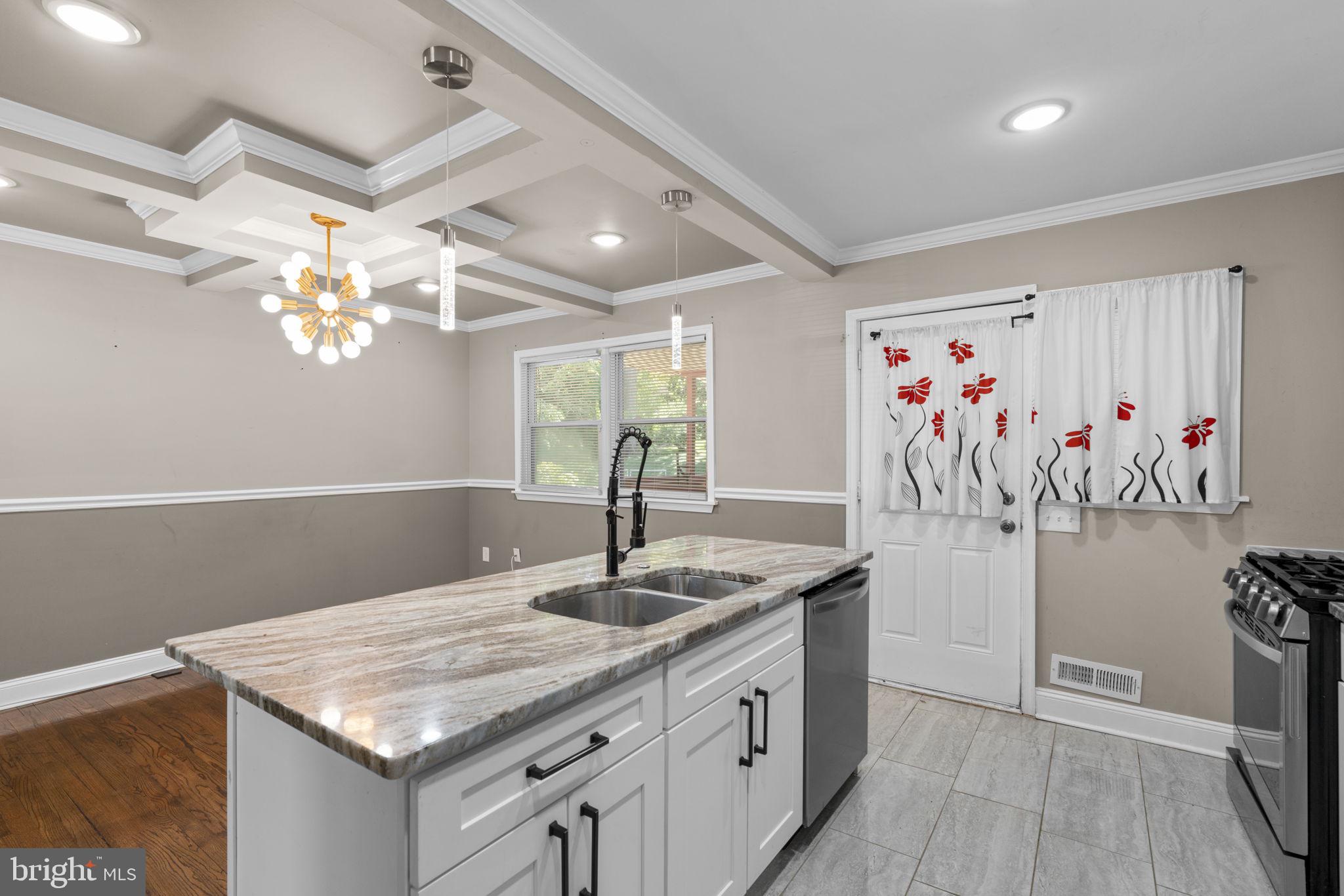 CHINQUAPIN PARK - Residential