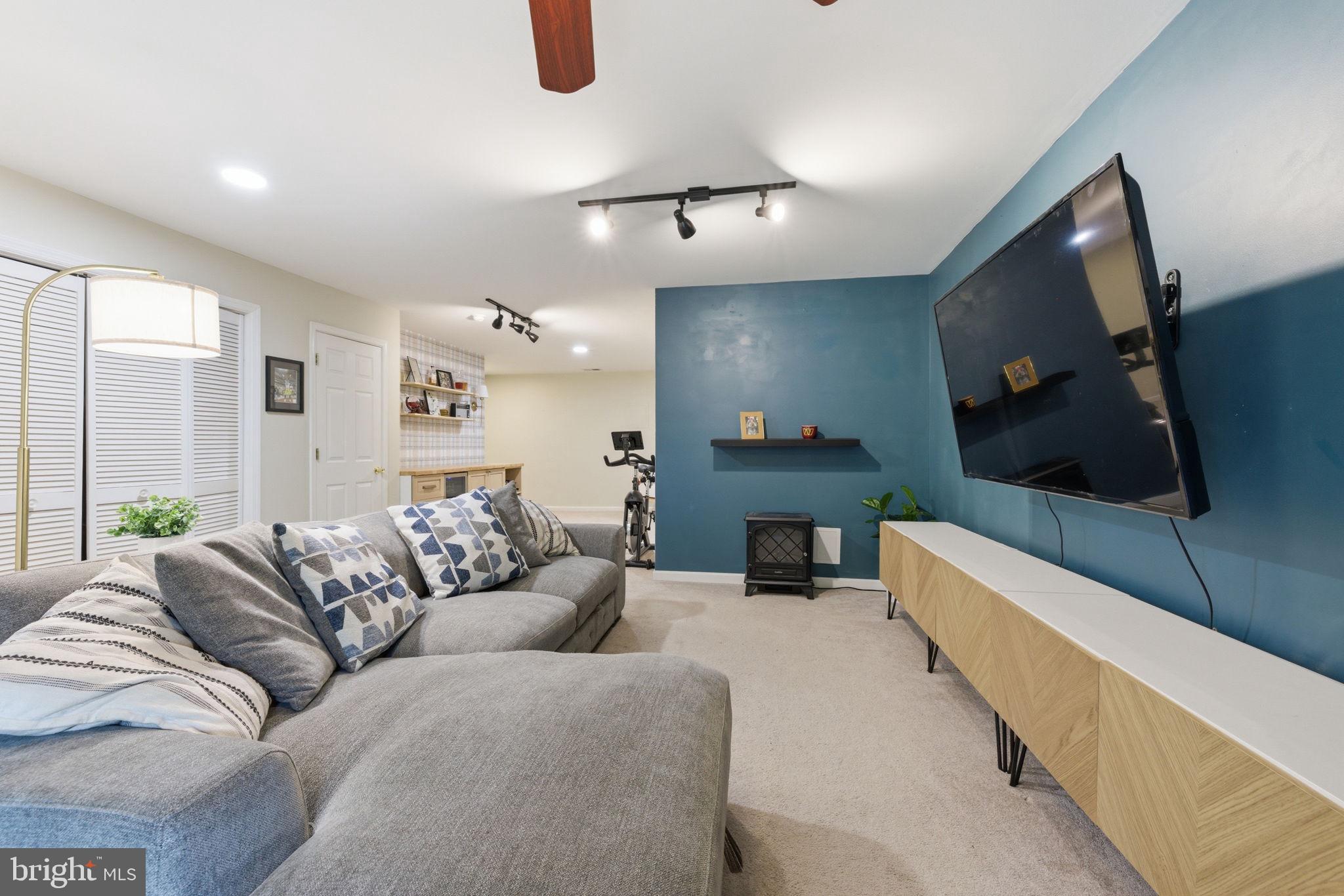 THE MEWS AT MENLOUGH - Residential