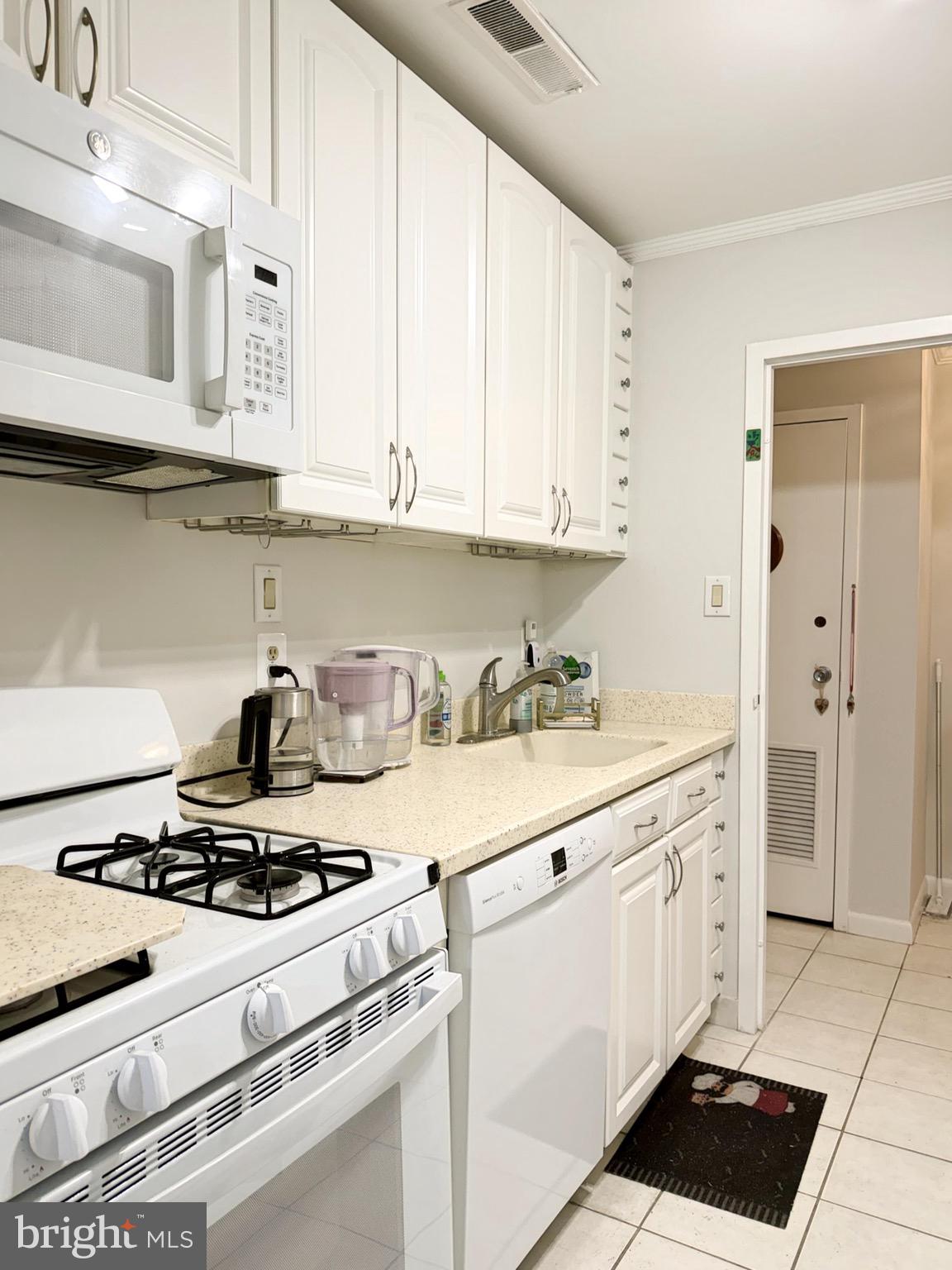 WOODLAKE TOWERS - Residential