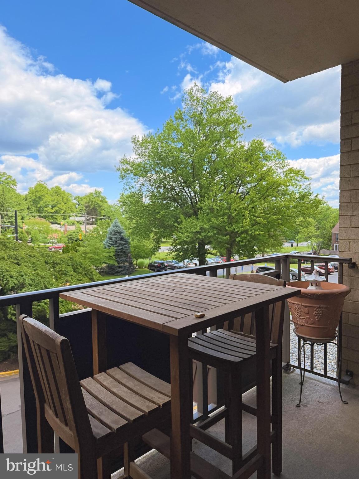 WOODLAKE TOWERS - Residential