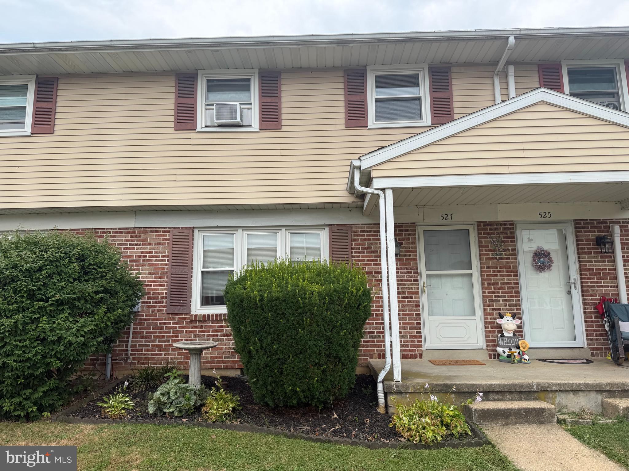 Nice clean Leesport gardens townhome. Turnkey ready for new owner.