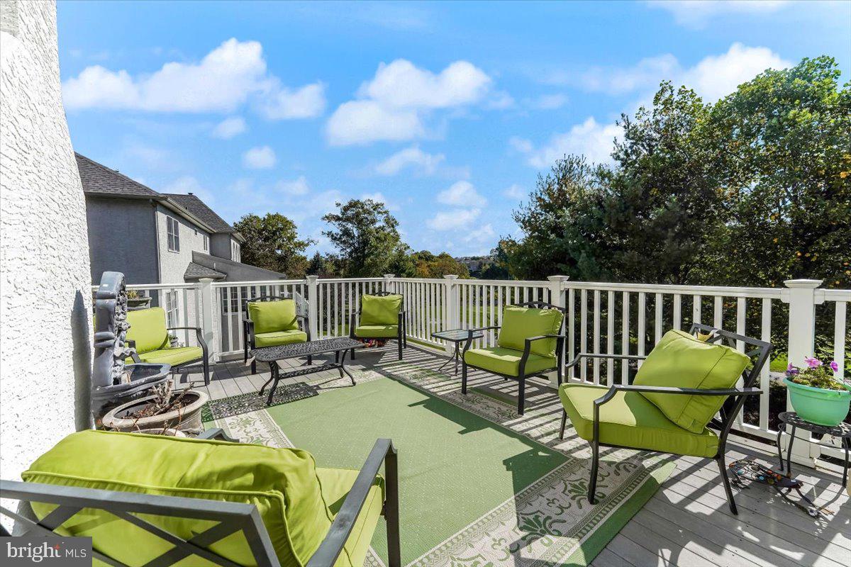 RIVERCREST - Residential