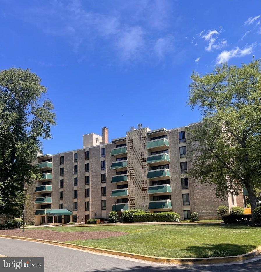 LAFAYETTE PARK CONDOMINIUM - Residential