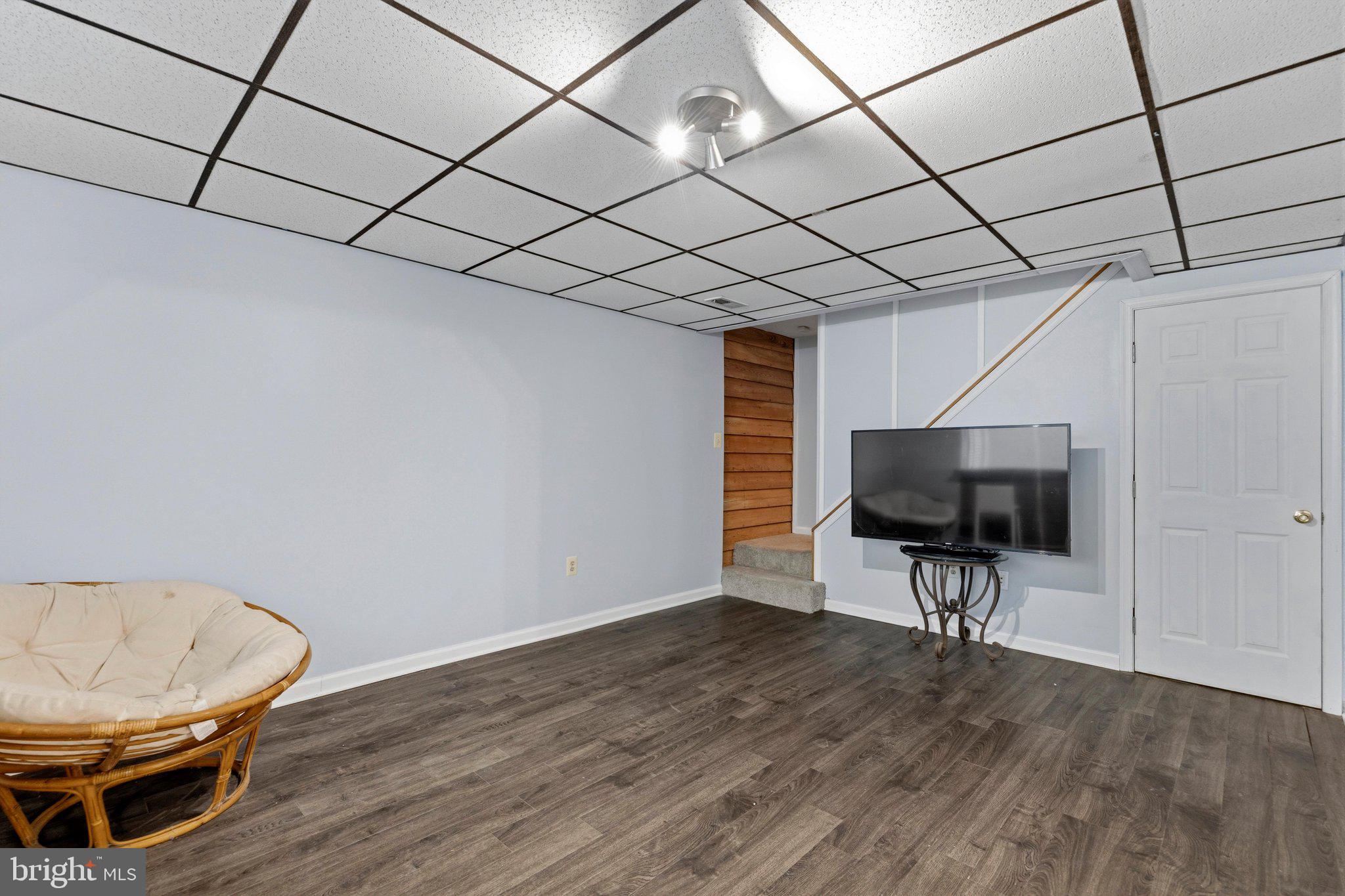 ELMHURST - Residential