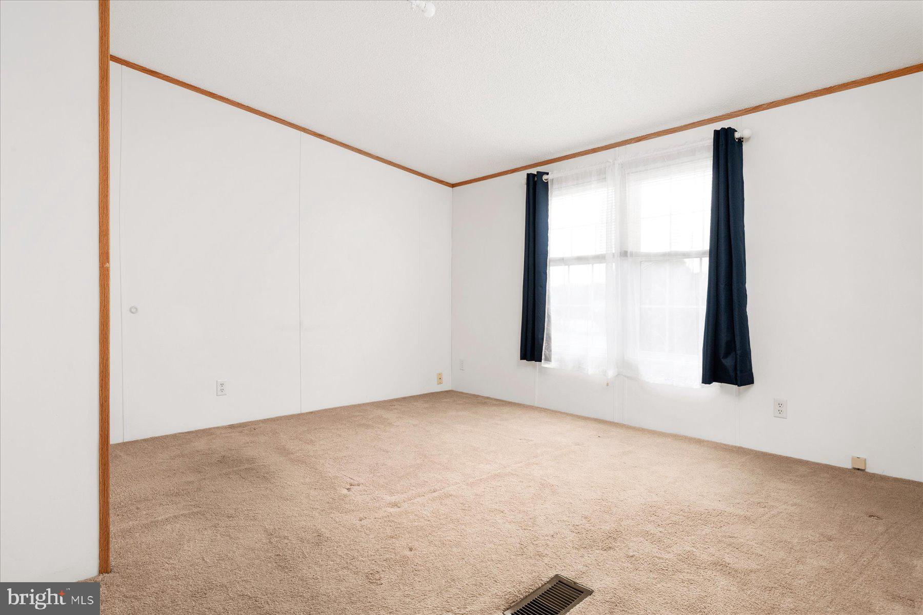 HOLIDAY MOBILE ESTATES - Residential
