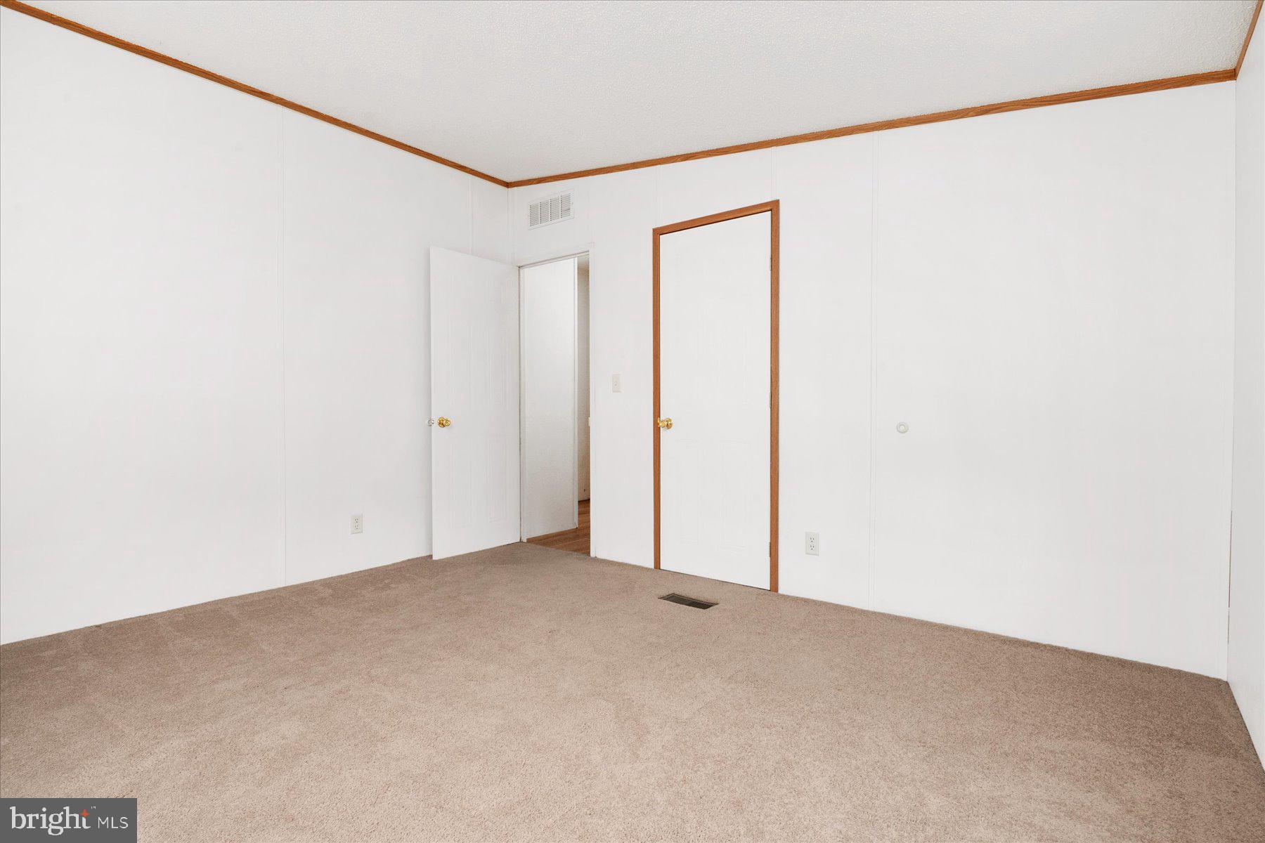 HOLIDAY MOBILE ESTATES - Residential