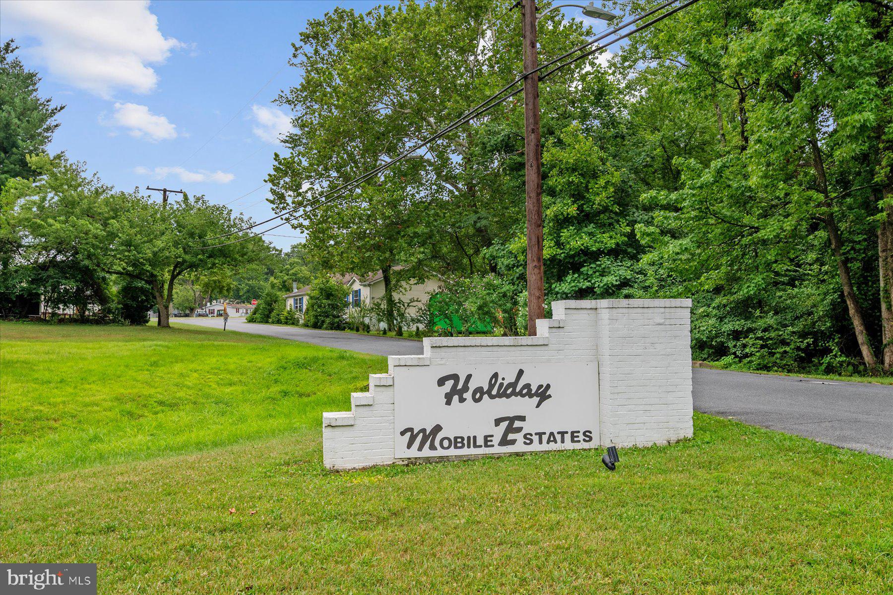 HOLIDAY MOBILE ESTATES - Residential