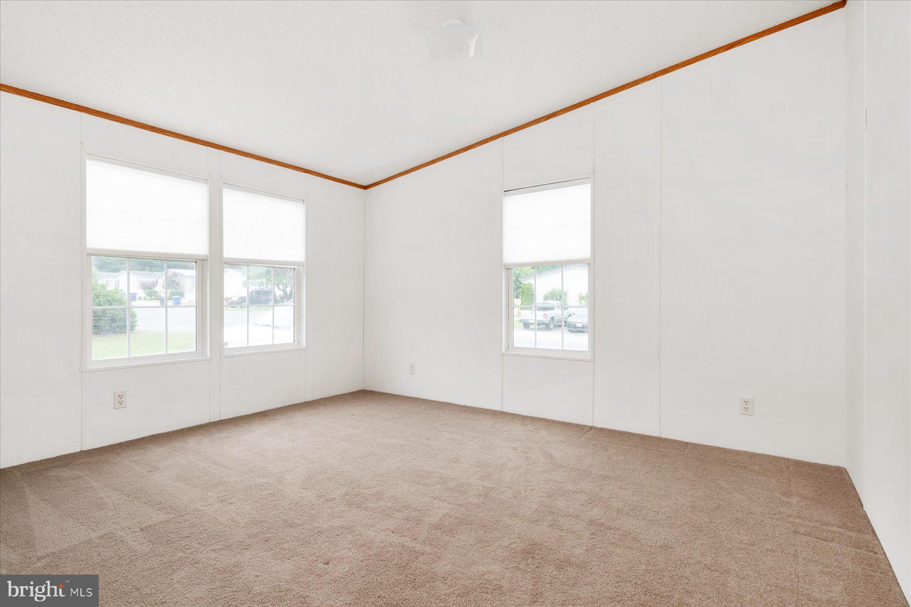 HOLIDAY MOBILE ESTATES - Residential