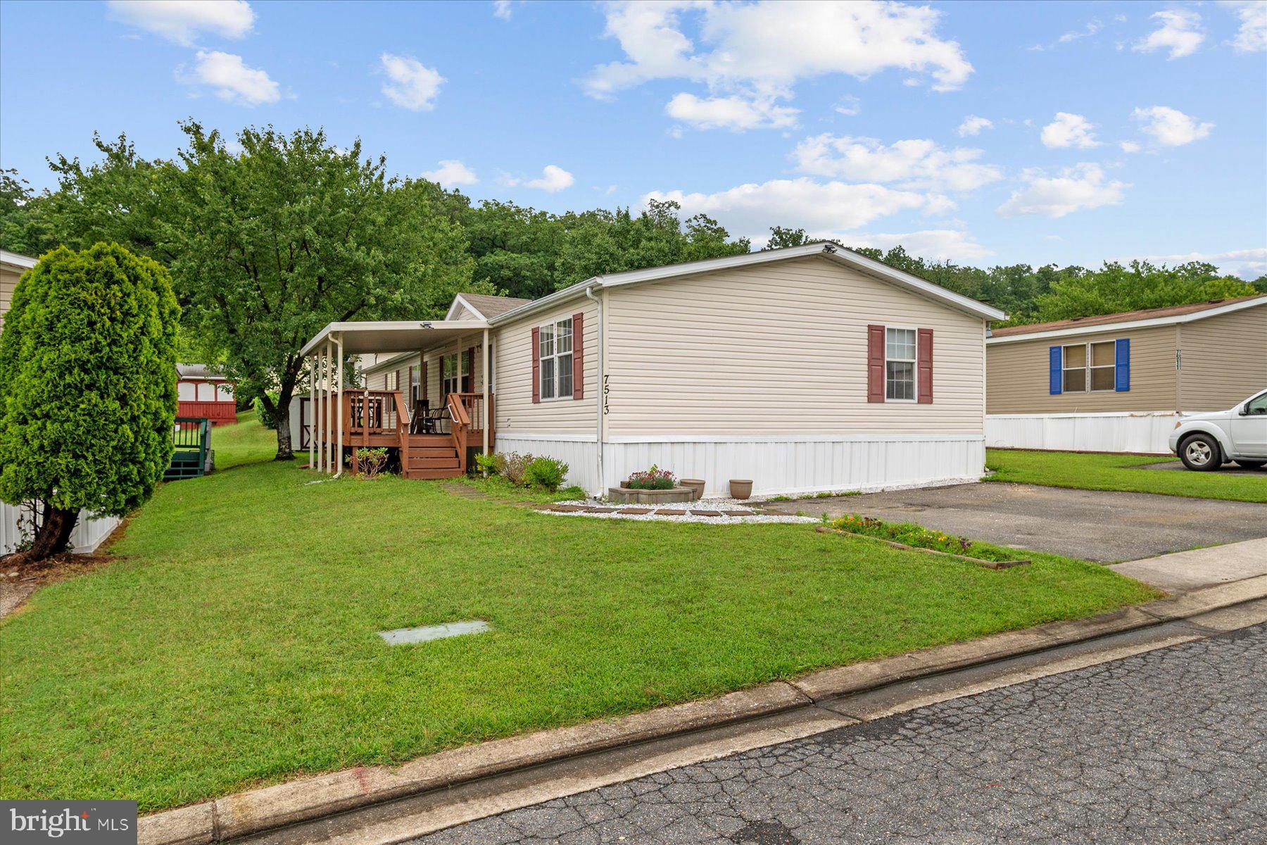 HOLIDAY MOBILE ESTATES - Residential