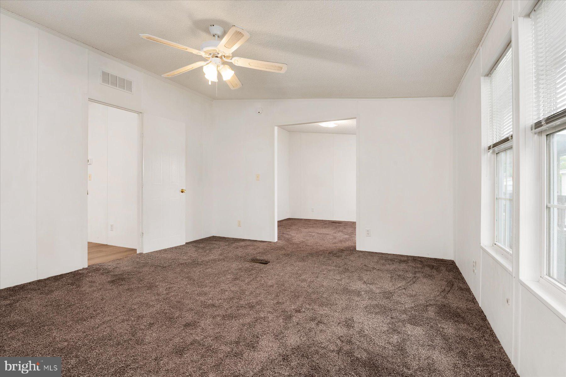 HOLIDAY MOBILE ESTATES - Residential