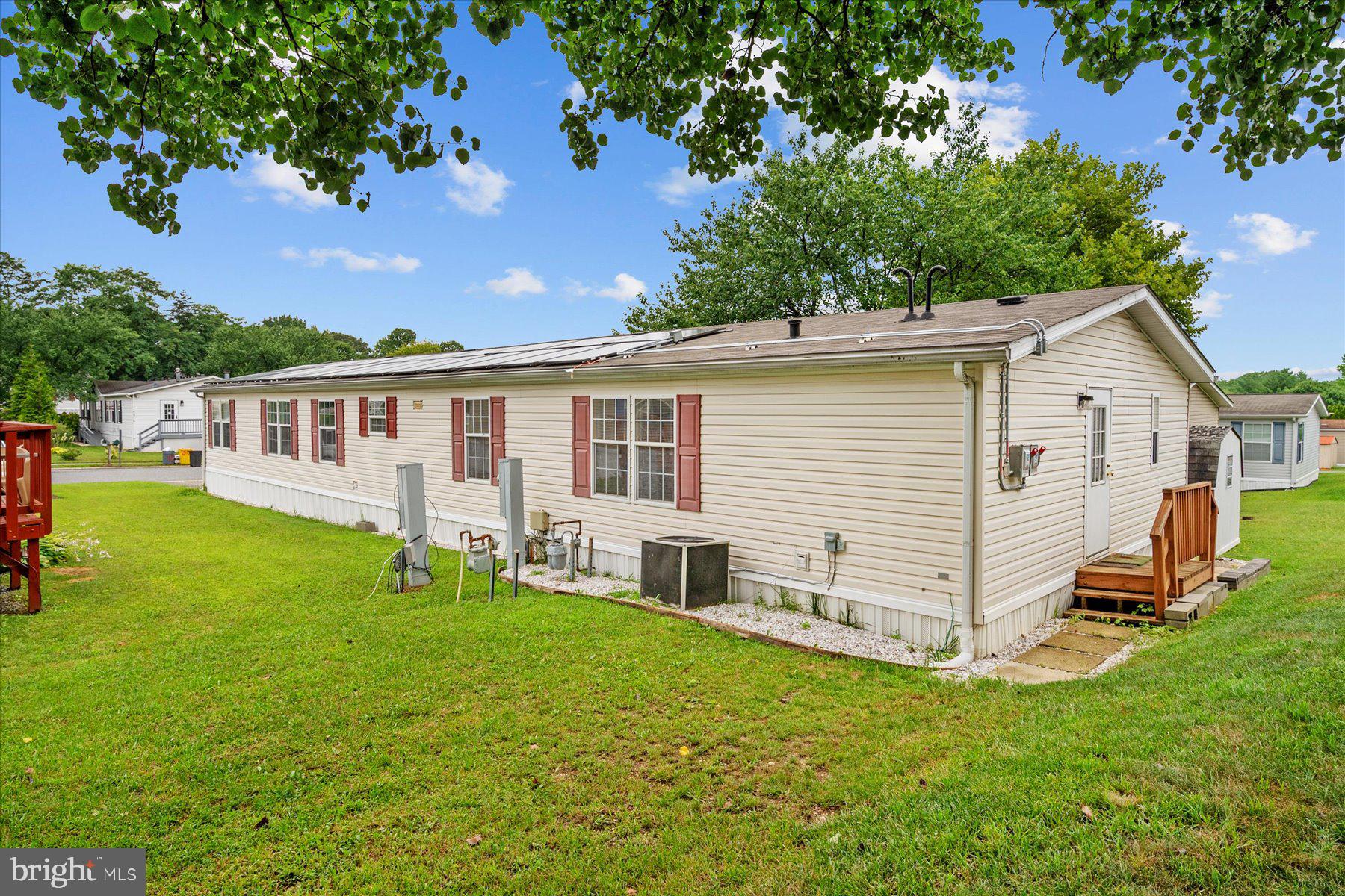 HOLIDAY MOBILE ESTATES - Residential