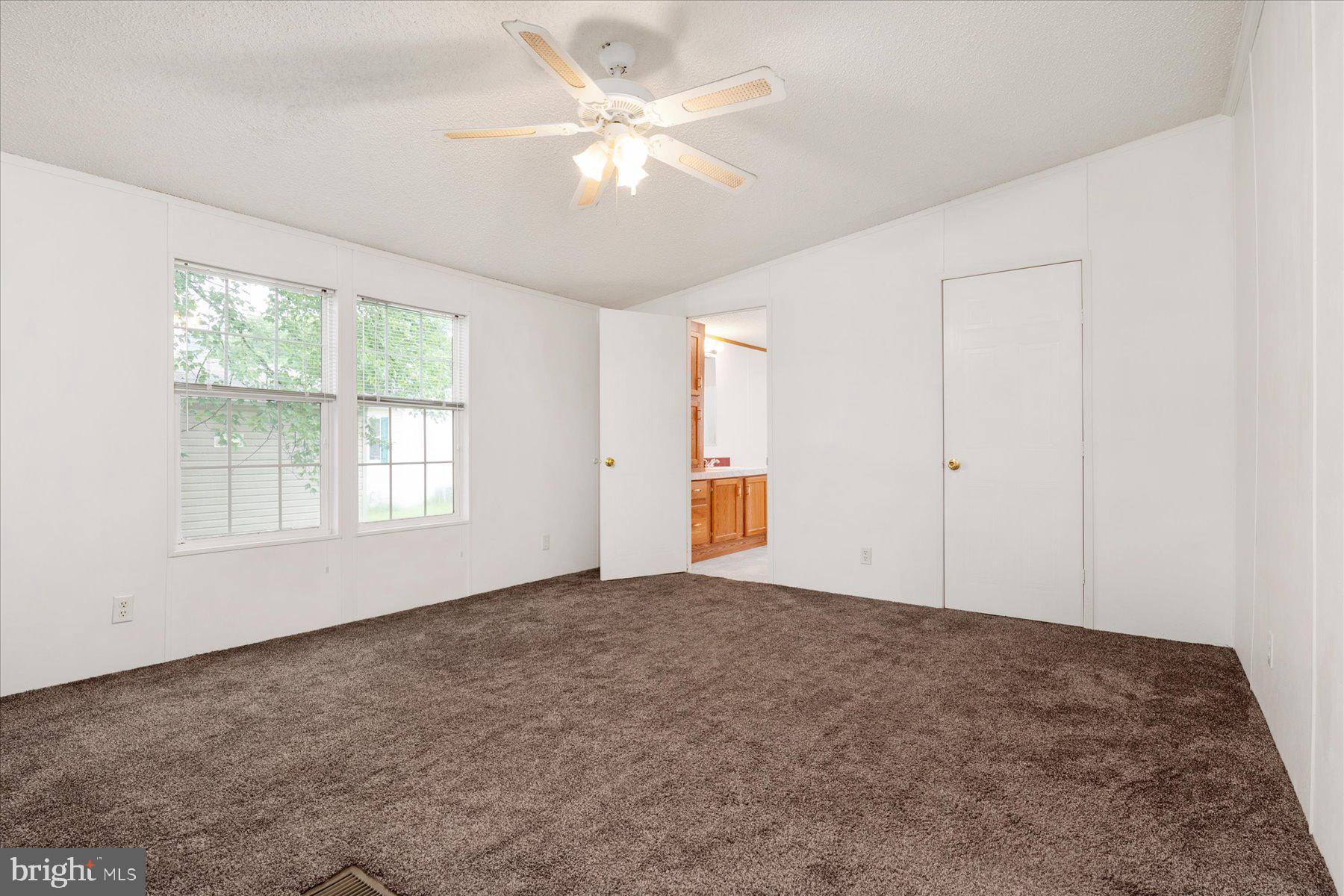 HOLIDAY MOBILE ESTATES - Residential