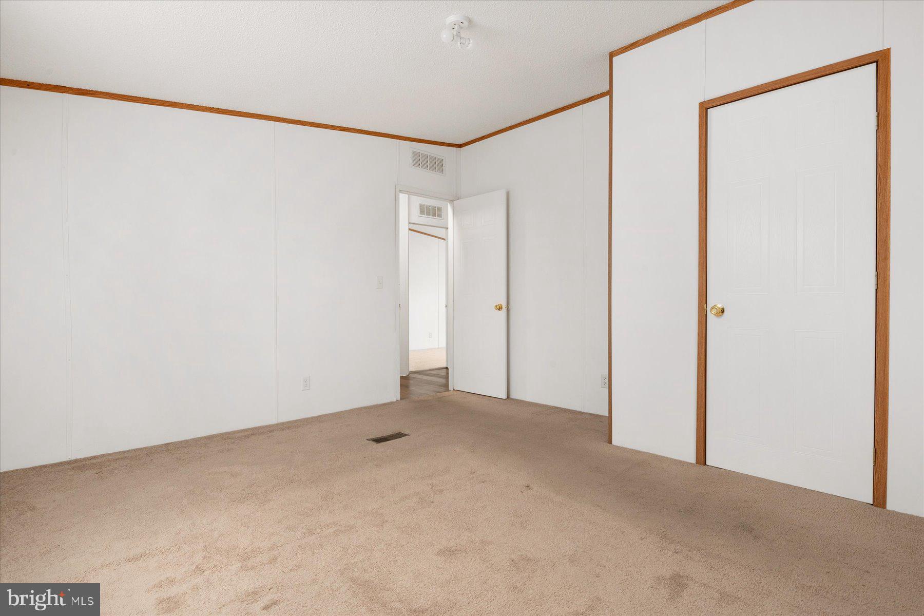 HOLIDAY MOBILE ESTATES - Residential