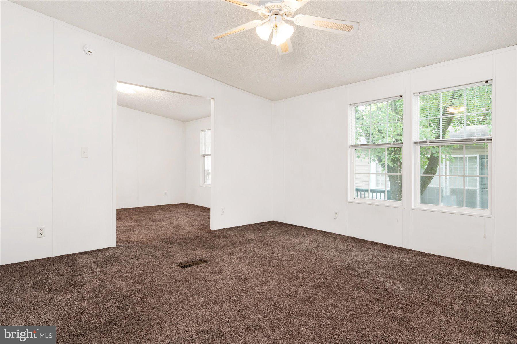 HOLIDAY MOBILE ESTATES - Residential