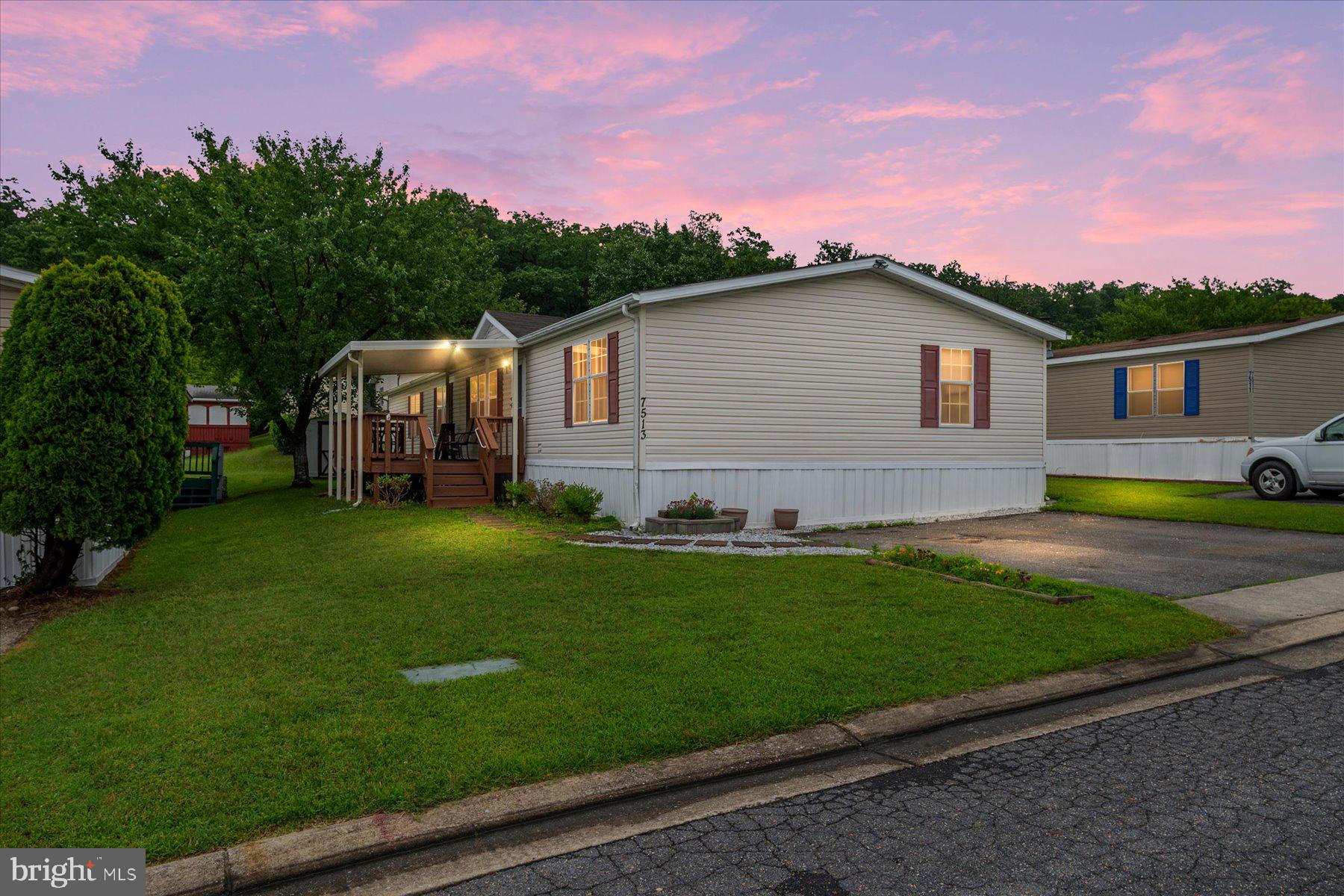 HOLIDAY MOBILE ESTATES - Residential