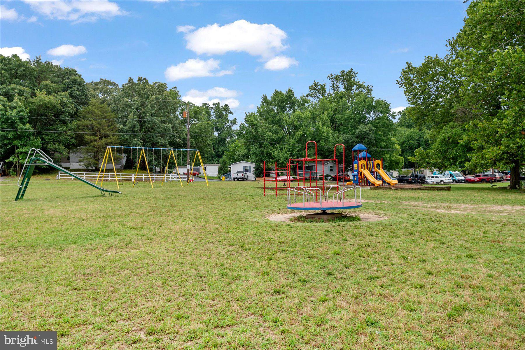 HOLIDAY MOBILE ESTATES - Residential