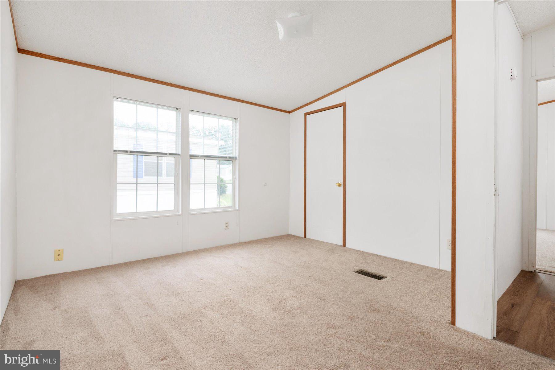 HOLIDAY MOBILE ESTATES - Residential