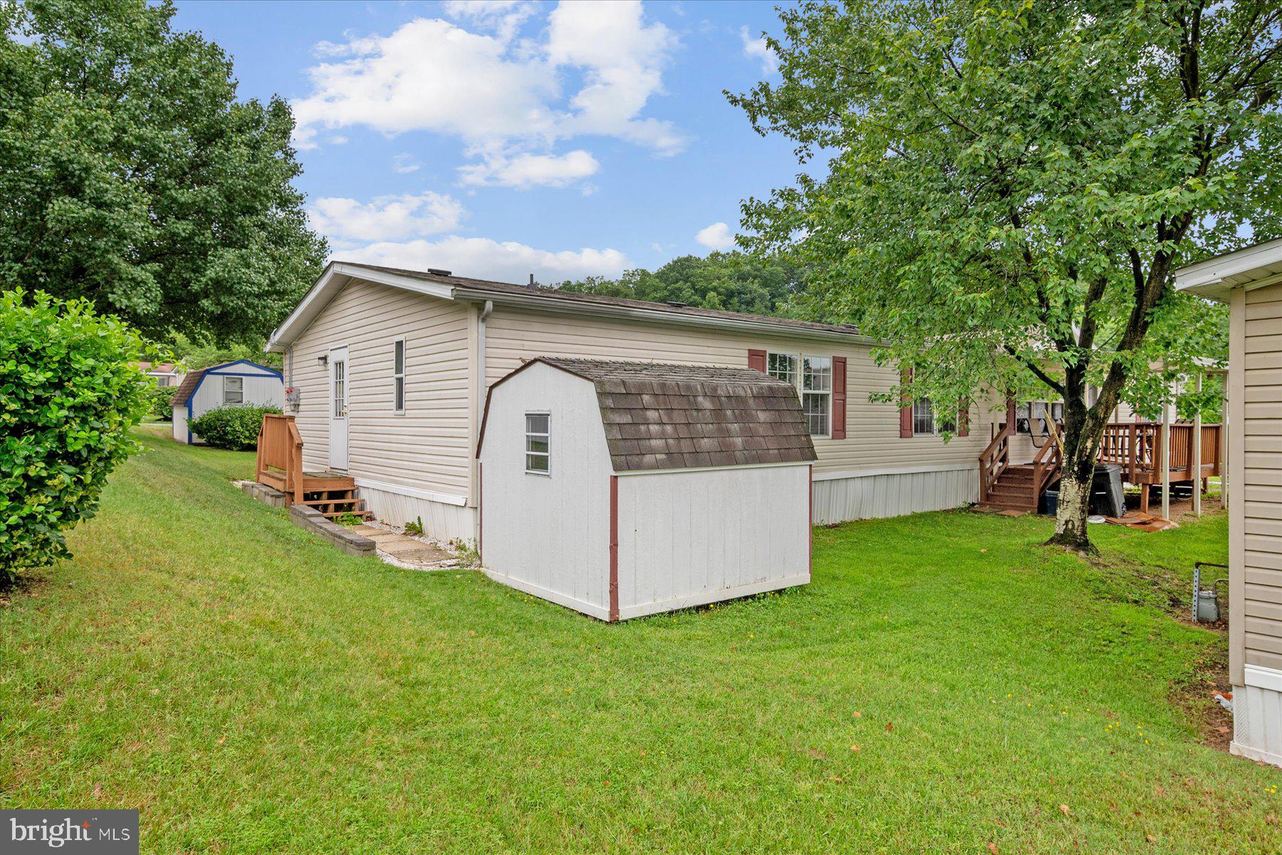 HOLIDAY MOBILE ESTATES - Residential