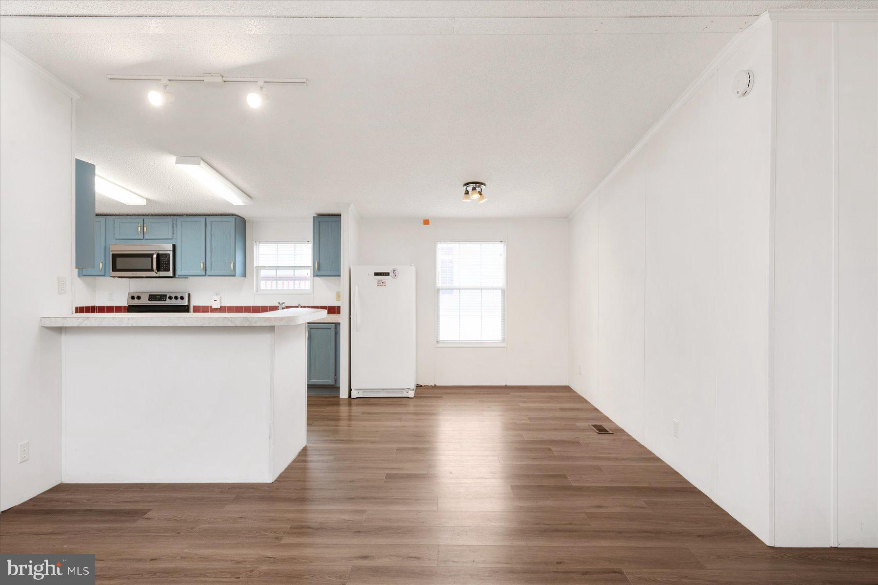HOLIDAY MOBILE ESTATES - Residential