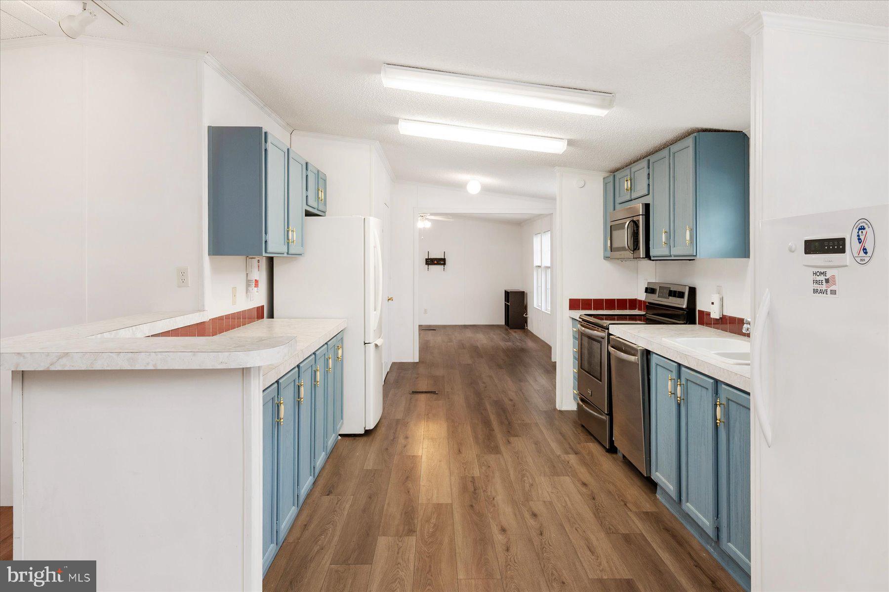HOLIDAY MOBILE ESTATES - Residential