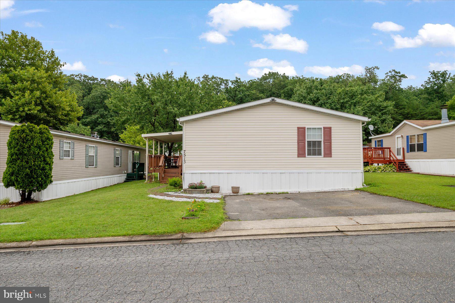HOLIDAY MOBILE ESTATES - Residential