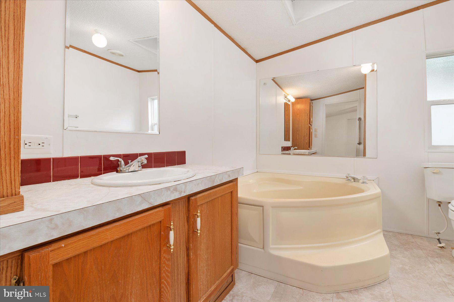 HOLIDAY MOBILE ESTATES - Residential