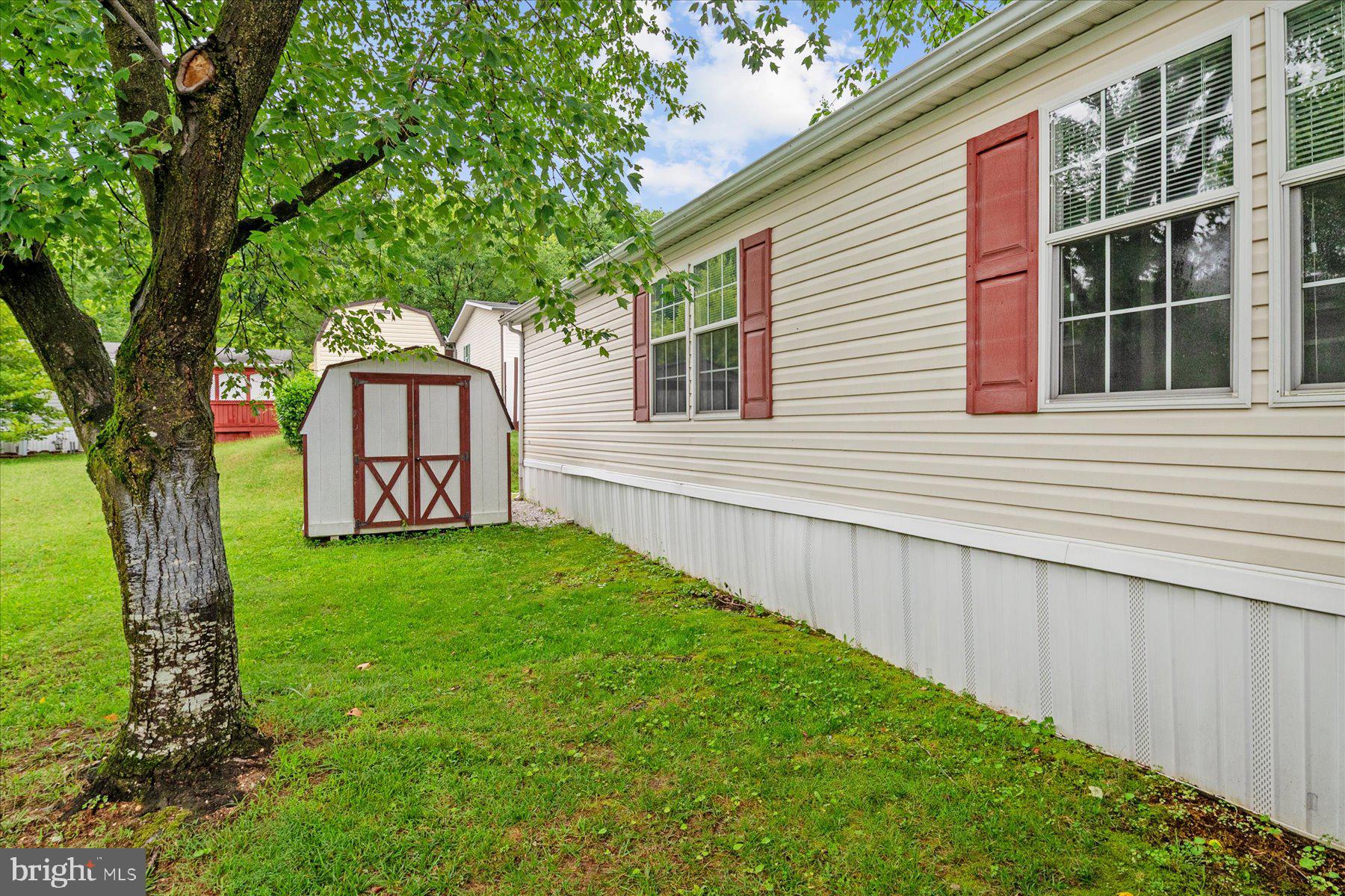 HOLIDAY MOBILE ESTATES - Residential