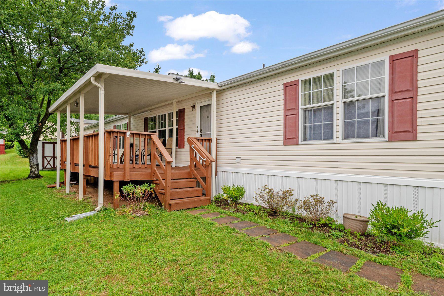 HOLIDAY MOBILE ESTATES - Residential