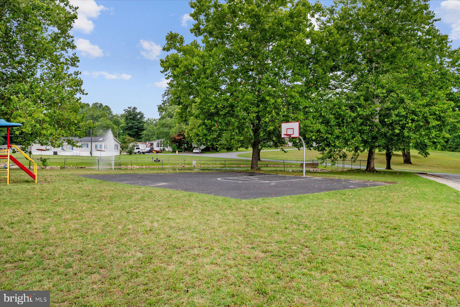 HOLIDAY MOBILE ESTATES - Residential