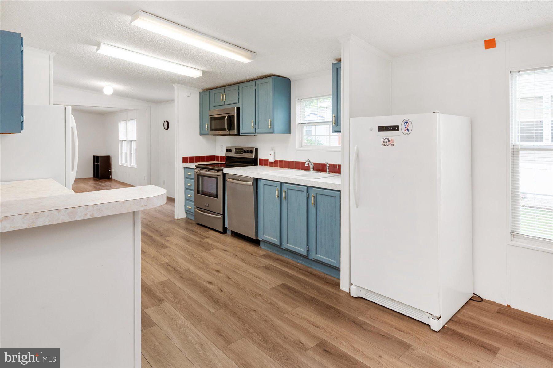 HOLIDAY MOBILE ESTATES - Residential