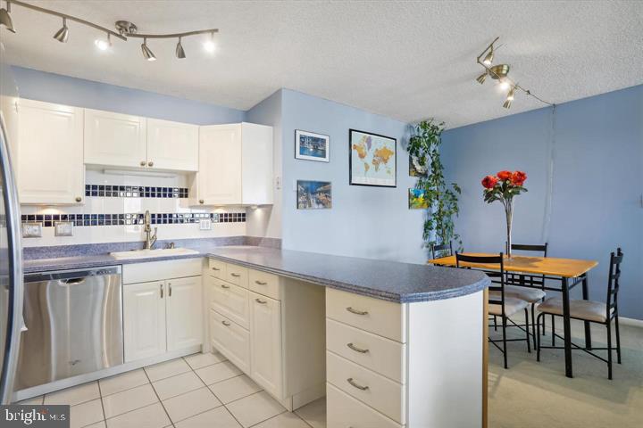 THE RIDGELY - Residential