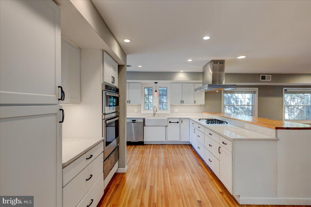 ADDISON HEIGHTS - Residential Lease