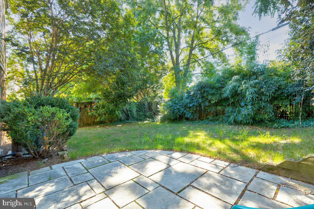 ADDISON HEIGHTS - Residential Lease
