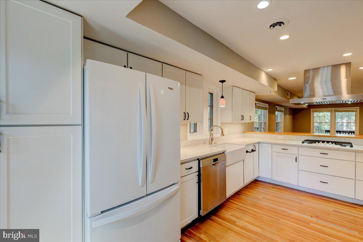 ADDISON HEIGHTS - Residential Lease