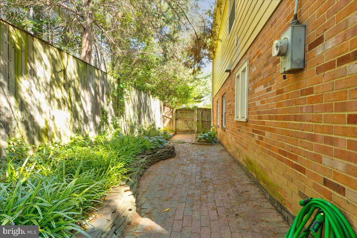 ADDISON HEIGHTS - Residential Lease