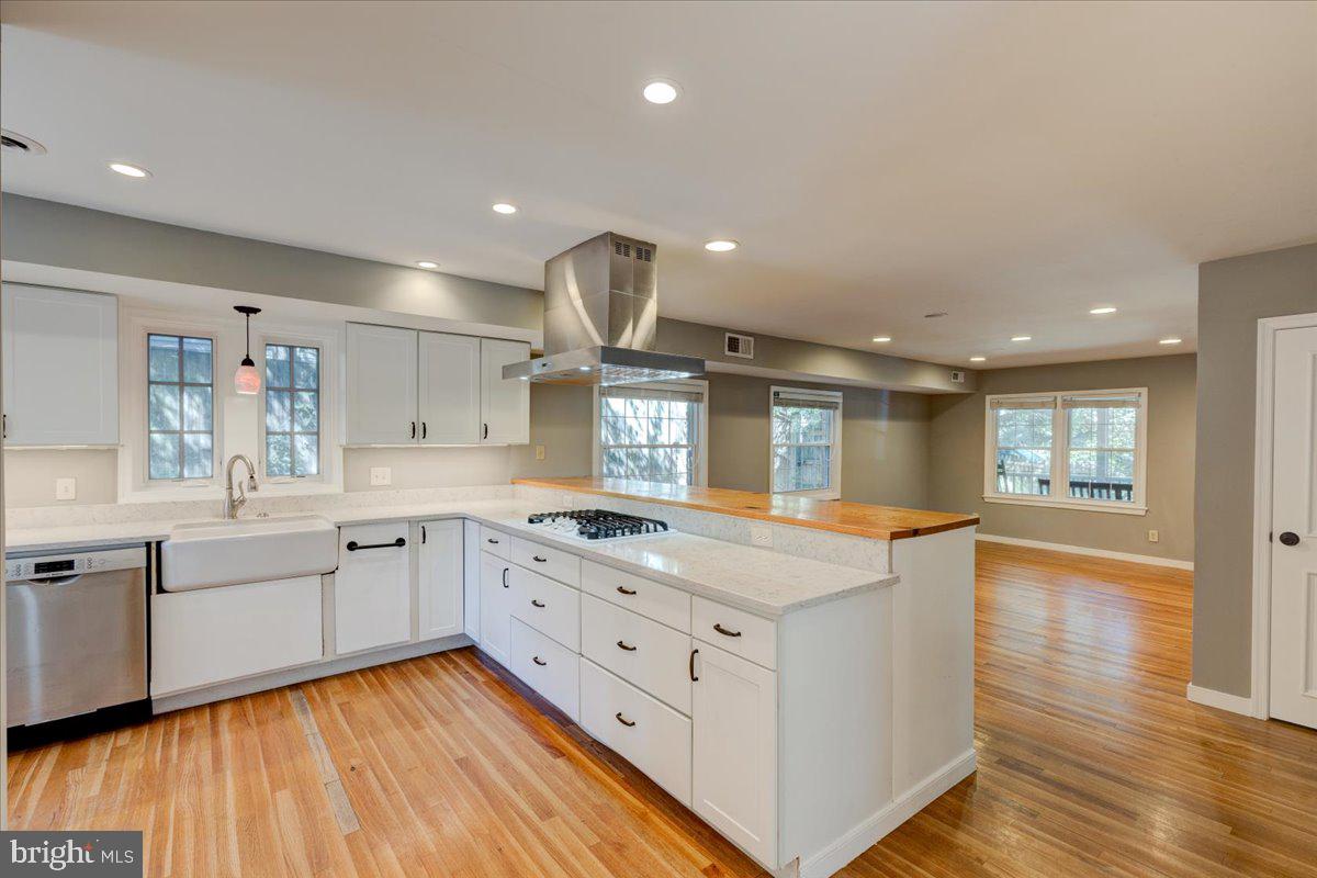 ADDISON HEIGHTS - Residential Lease