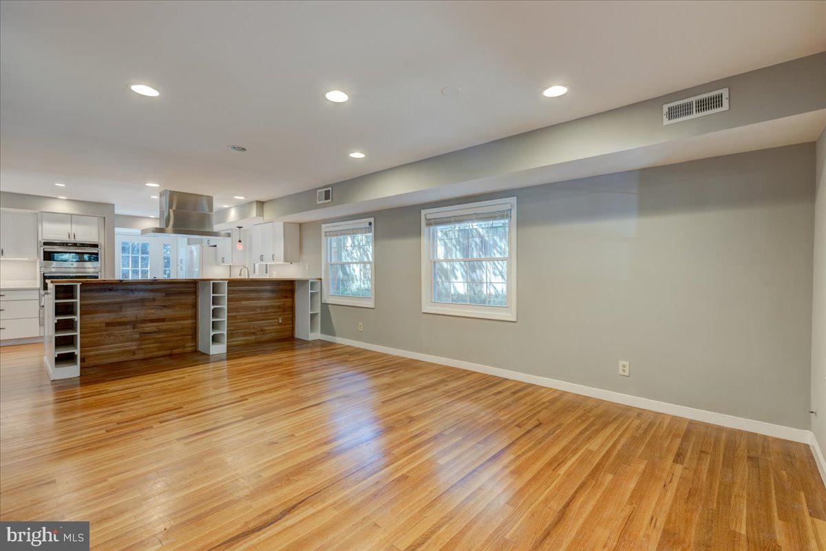 ADDISON HEIGHTS - Residential Lease