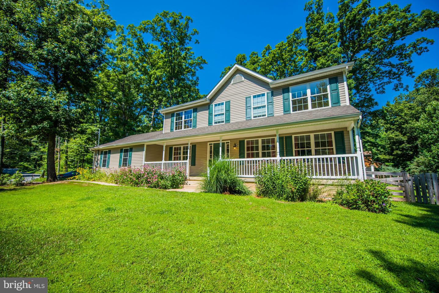 2 Story Colonial With 1/2 Acre. Fully Fenced Backyard. Located In Blue Ridge Mountain Community. 4 Bedroom, 2.5 Bathroom, Full Basement, Massive Master Bedroom/Bathroom, Cozy Fireplace, 2 Car Garage, Paved Driveway, Extensive Kitchen Area Including Breakfast Bar. Convenient For Commuters to Northern VA and MD. Negotiated by Michael Breihl