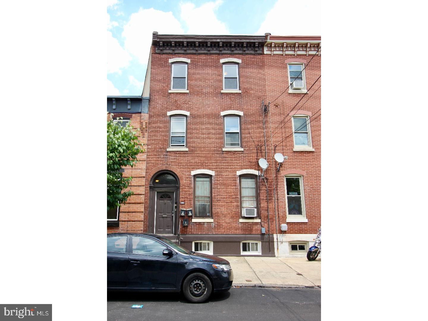 Renovated 1 bedroom on clean/ quiet st in Fishtown. This unit is on the 3rd floor, no one will be on top of you. New hardwood floors throughout, new tile/ granite countertop, shaker cabinets and stainless appliances in kitchen. New bathroom, tiled throughout, large skylight for lots of natural light in bath. Walking distance to everything Fishtown/ Frankford Ave has to offer. Place won't last long Place is available until posting is taken down. Credit check, first last and security due at signing.