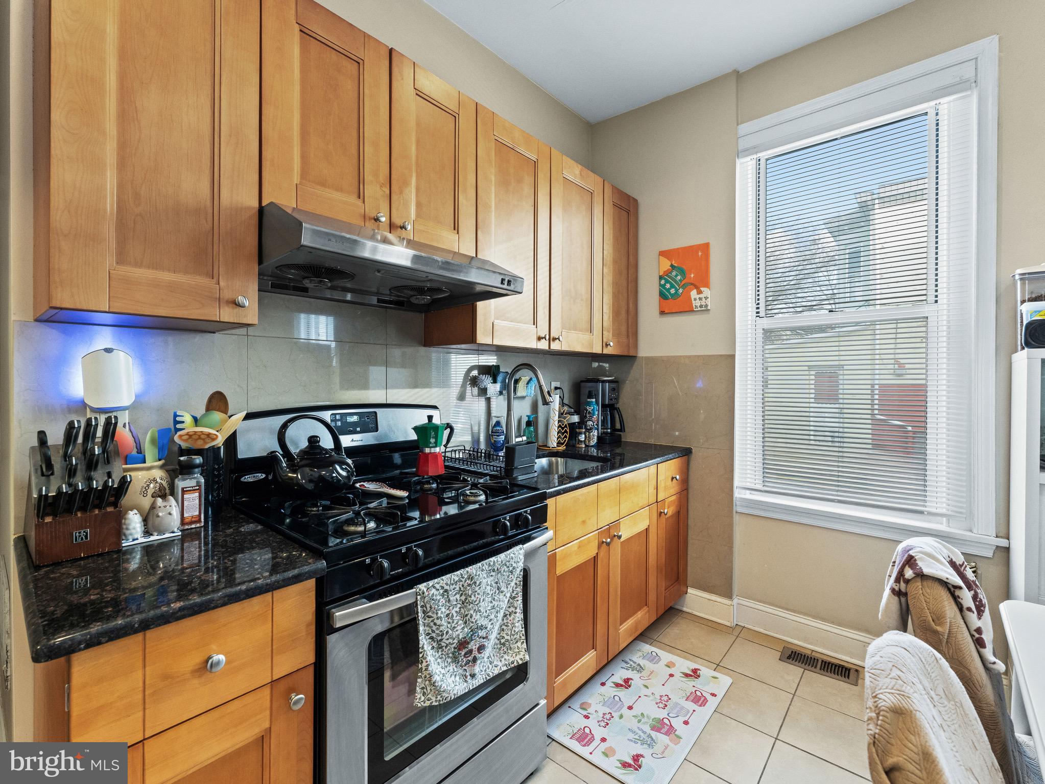 UNIVERSITY CITY - Residential Income