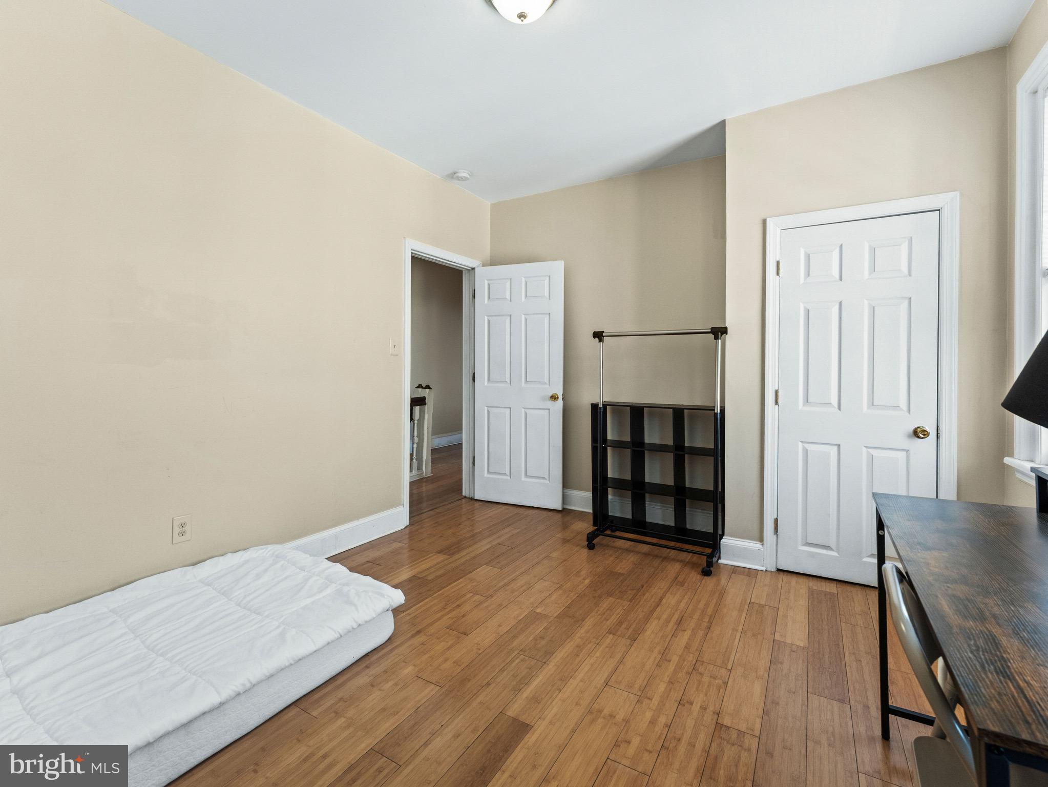 UNIVERSITY CITY - Residential Income