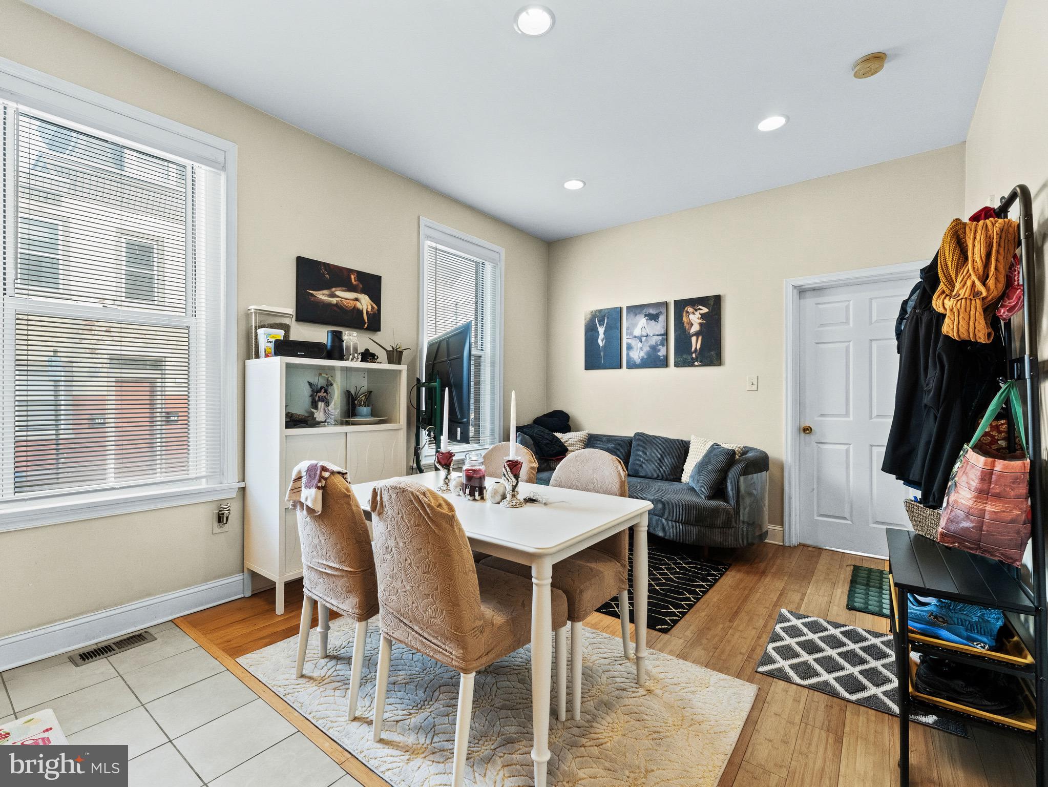 UNIVERSITY CITY - Residential Income