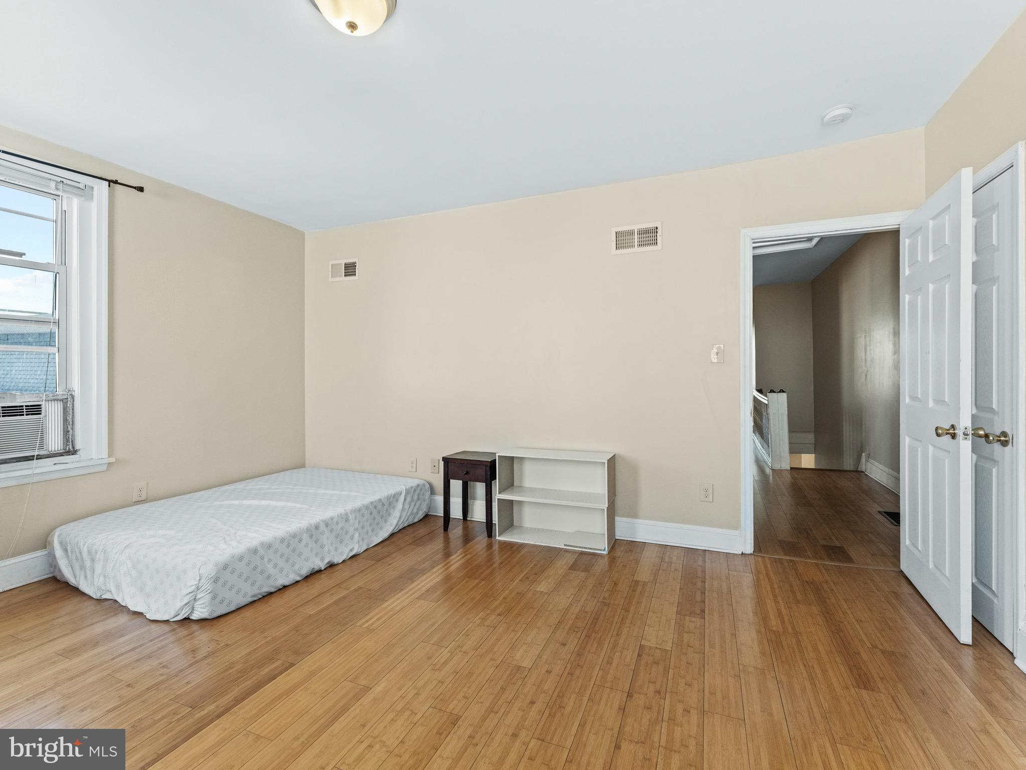 UNIVERSITY CITY - Residential Income