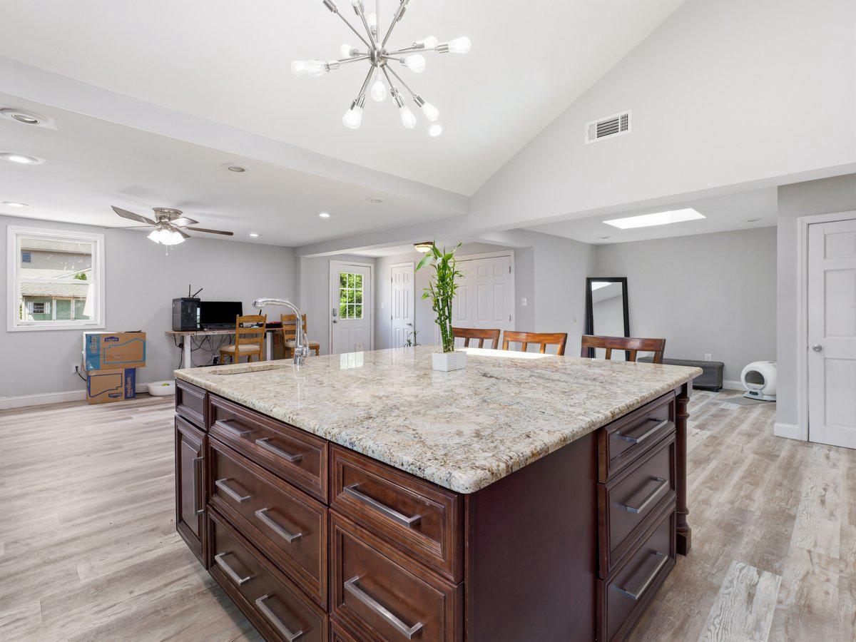 TAMMANY MANOR - Residential