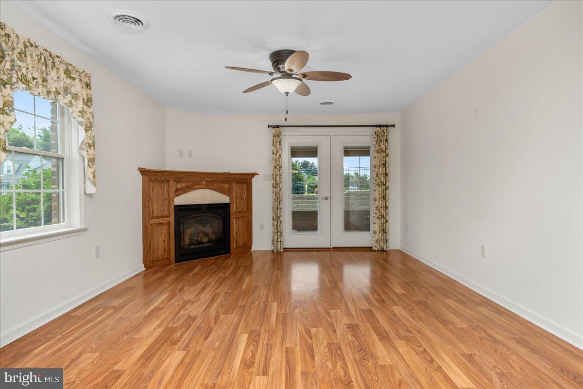 EMERALD POINTE - Residential