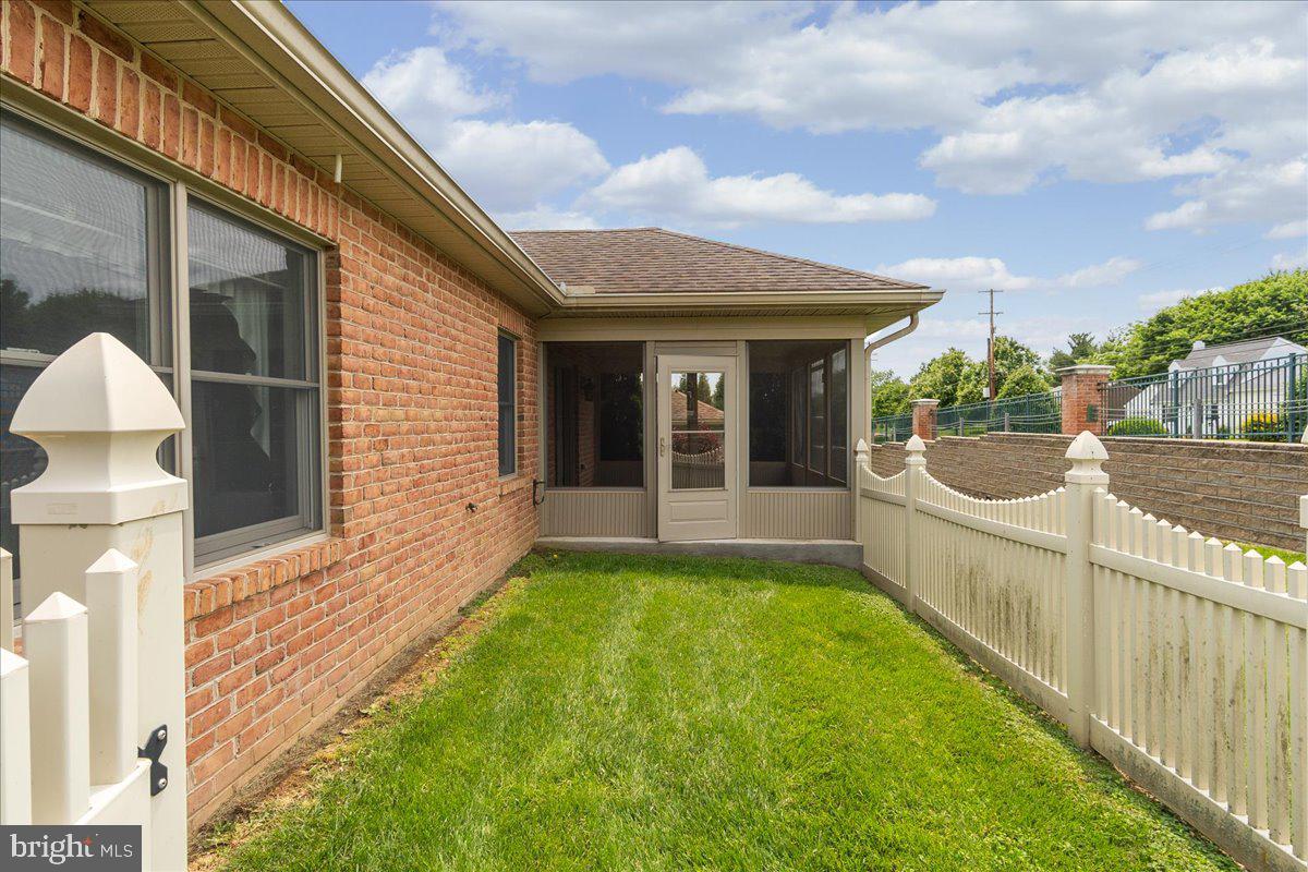 EMERALD POINTE - Residential