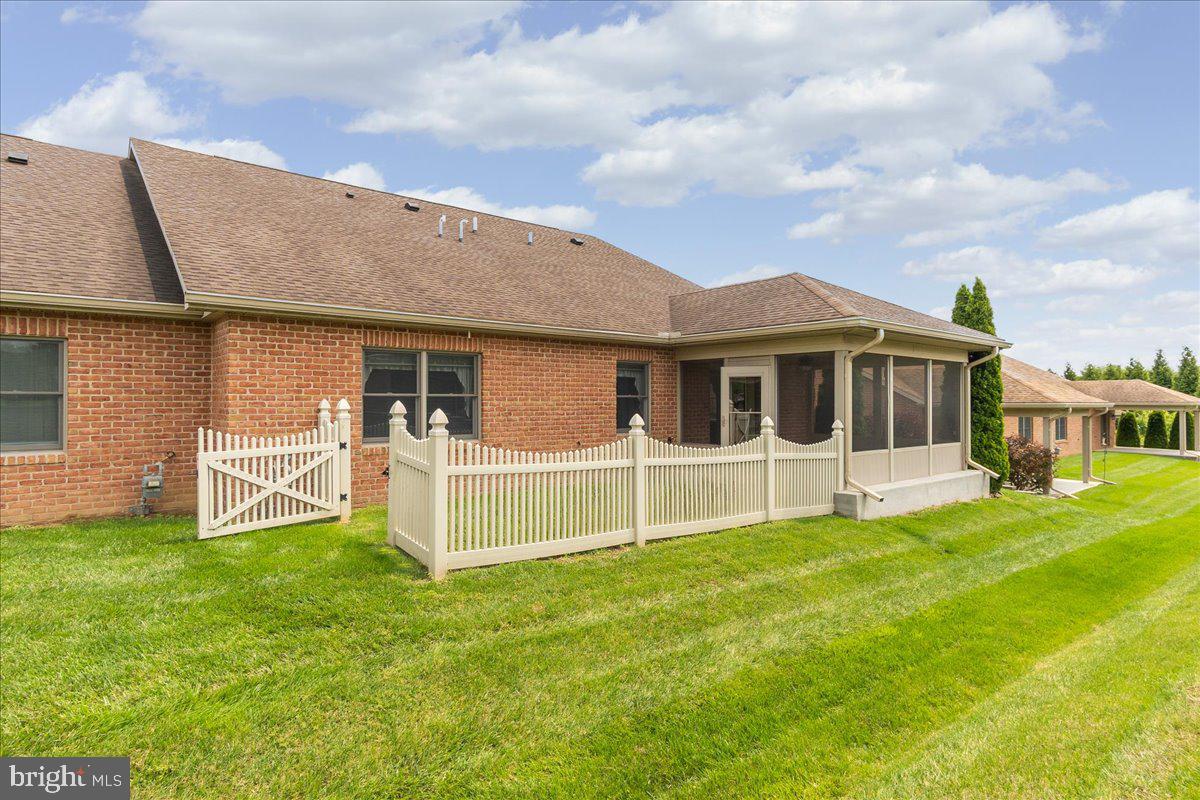 EMERALD POINTE - Residential