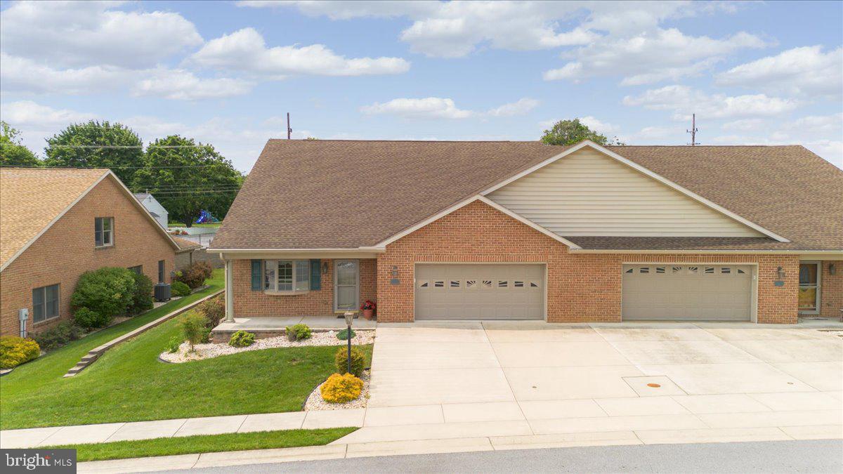 EMERALD POINTE - Residential
