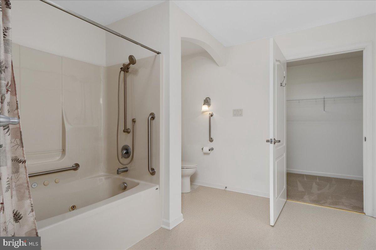 EMERALD POINTE - Residential